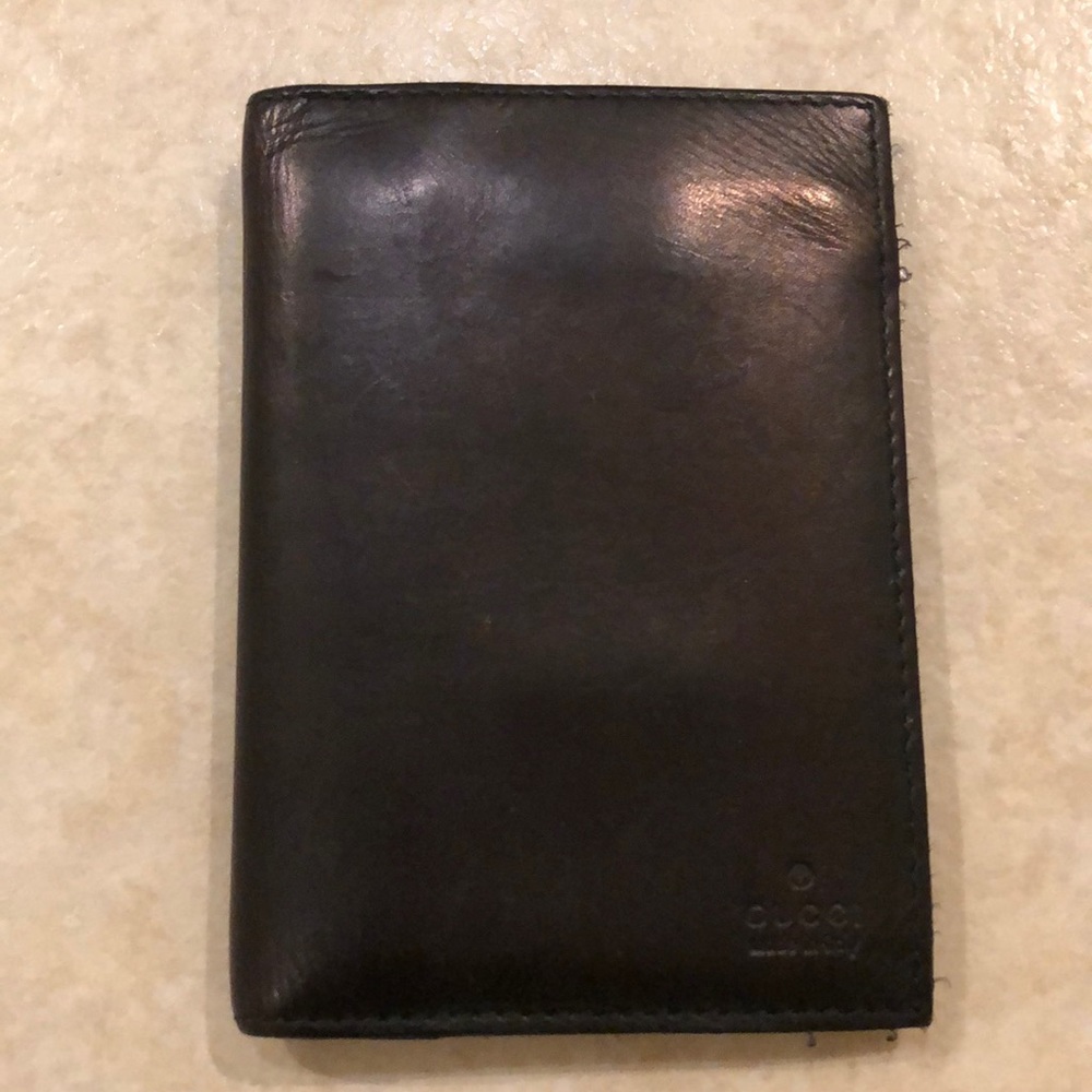 Used men’s Authentic Gucci wallet